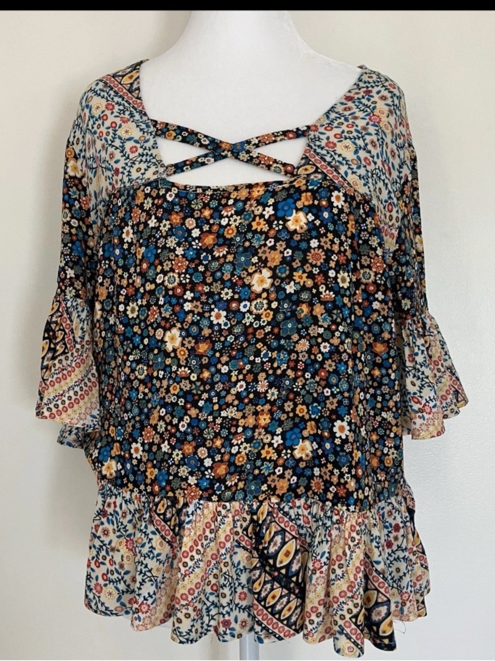 BCBG Top Medium Floral Short Sleeve Peasant Blouse Cottage Romantic Garden